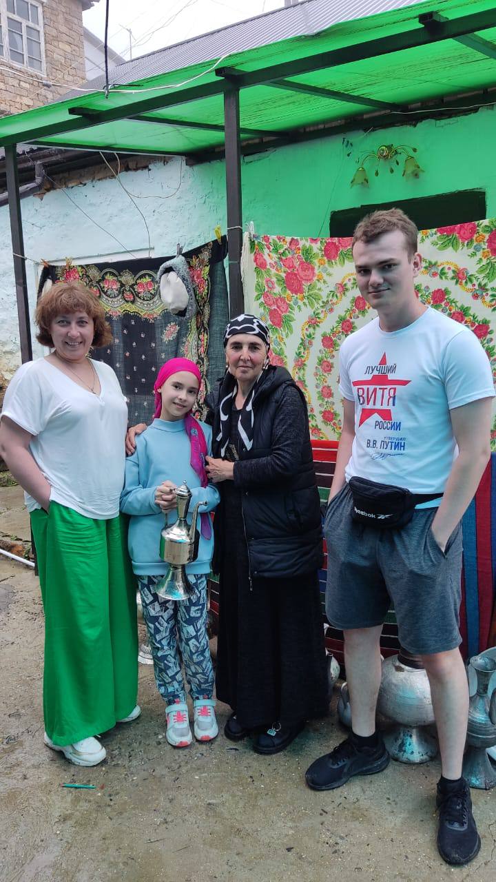 Туристы в поездке с Сомос